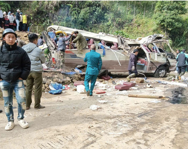 Tỉnh Lào Cai chỉ đạo khẩn trương cứu hộ vụ lật xe chở đoàn thiện nguyện làm 9 người tử vong